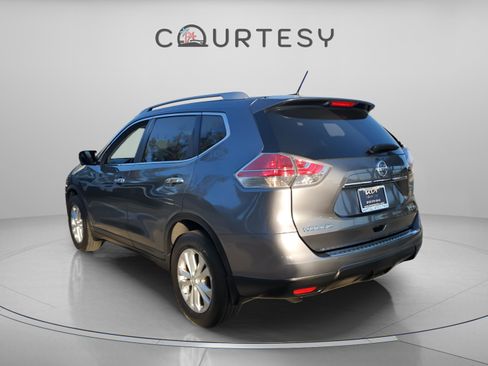 Used 2016 Nissan Rogue SV w/ SV Premium Package image 2