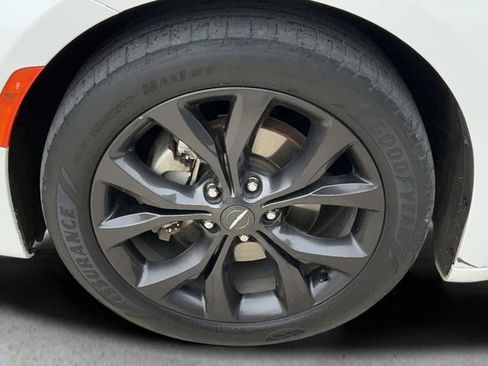 Used 2018 Chrysler Pacifica Limited w/ Advanced Safetytec Group image 9