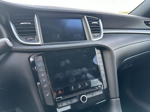 Used 2021 INFINITI QX50 Luxe w/ Appearance Package image 12