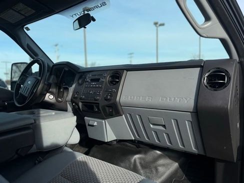 Used 2014 Ford F250 XL w/ Power Equipment Group image 9