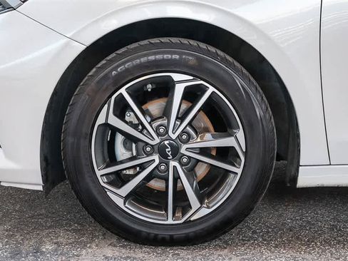 Used 2023 Kia Forte LXS w/ LXS Technology Package image 11