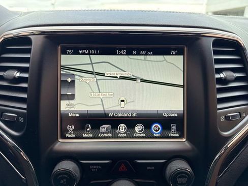 Used 2017 Jeep Grand Cherokee Overland image 23