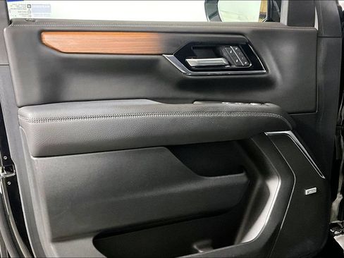Used 2025 GMC Yukon Denali w/ Denali Reserve Package RWD image 18
