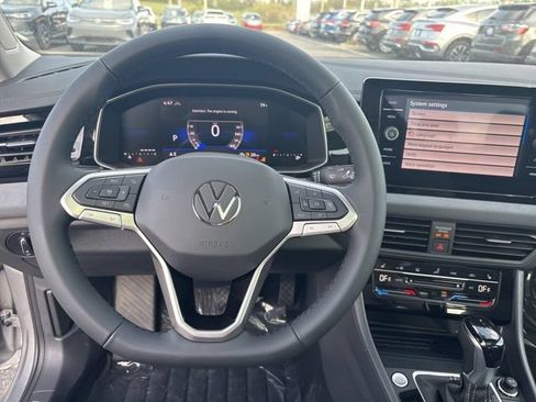 New 2026 Volkswagen Jetta SE FWD image 16