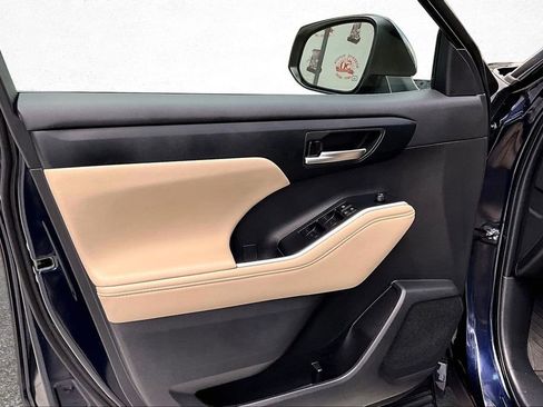 Used 2024 Toyota Highlander XLE image 19