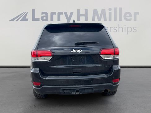Used 2022 Jeep Grand Cherokee Laredo E image 4