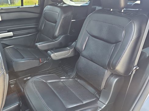 Used 2021 Ford Explorer Limited w/ Equipment Group 301A RWD image 17
