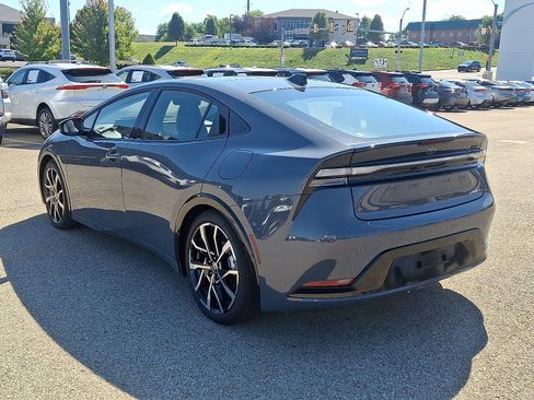 New 2025 Toyota Prius Plug-In Hybrid image 4