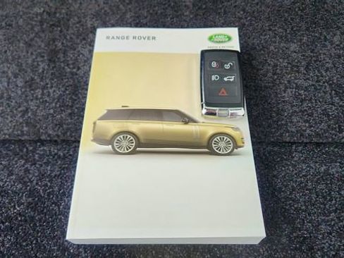Used 2025 Land Rover Range Rover SE image 60