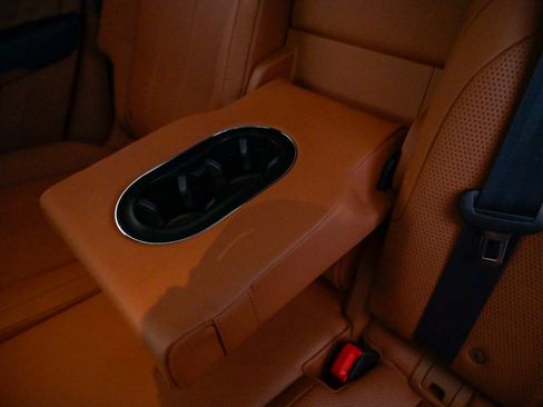 Used 2023 Bentley Bentayga image 42