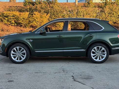 Certified 2017 Bentley Bentayga image 9
