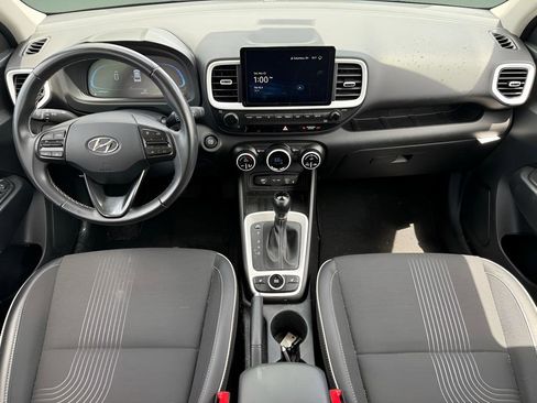 Used 2024 Hyundai Venue Limited FWD image 19