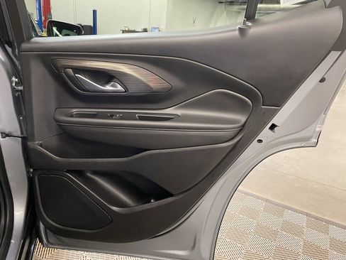 Used 2024 GMC Terrain SLT image 16