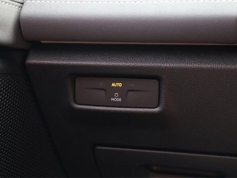 New 2025 Volkswagen Tiguan SE image 19