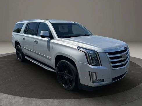 Used 2020 Cadillac Escalade ESV Luxury RWD image 5
