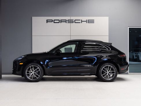 Certified 2026 Porsche Macan AWD/4WD image 2