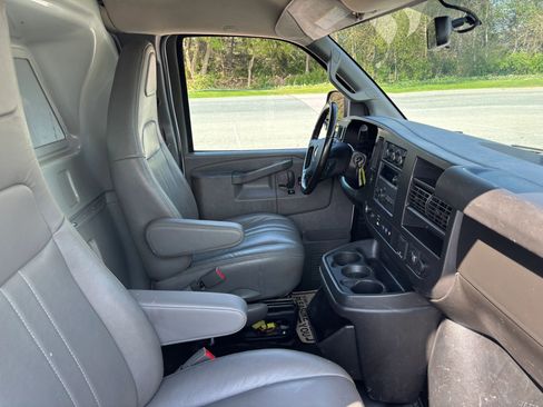 Used 2021 Chevrolet Express 2500 Extended w/ Driver Convenience Package image 22