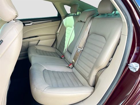 Used 2018 Ford Fusion SE w/ Fusion SE Technology Package image 24