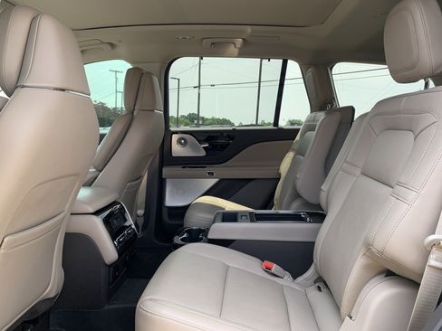 Used 2022 Lincoln Aviator Reserve w/ Equipment Group 201A AWD/4WD image 32