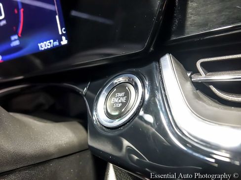 Used 2025 Chevrolet Trax RS w/ Sunroof Package FWD image 20