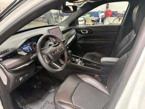 Used 2025 Jeep Compass Trailhawk AWD/4WD image 20