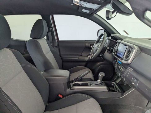 Used 2023 Toyota Tacoma TRD Off-Road w/ Technology Package image 31