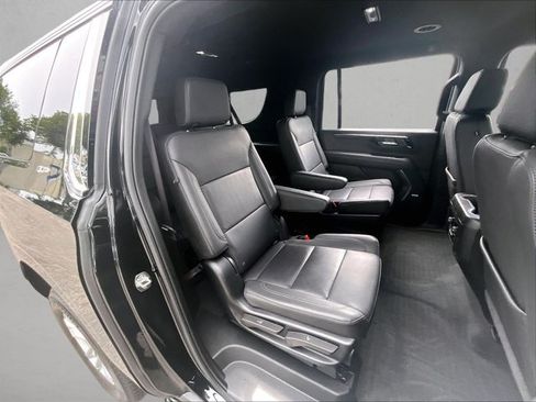 Used 2025 Chevrolet Suburban LT w/ Comfort Package RWD image 29
