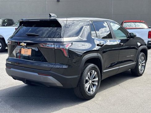 Used 2025 Chevrolet Equinox LT image 3