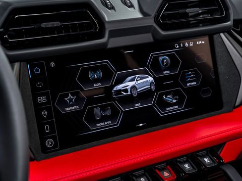 Used 2025 Lamborghini Urus SE AWD/4WD image 24