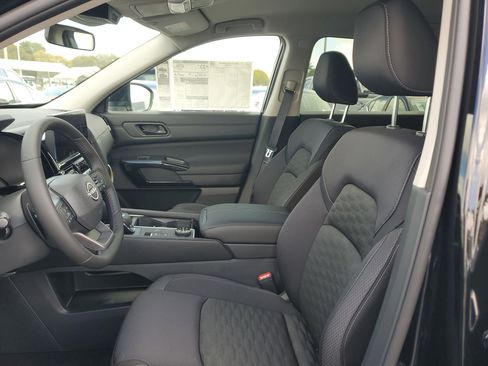 New 2026 Nissan Pathfinder SV image 10