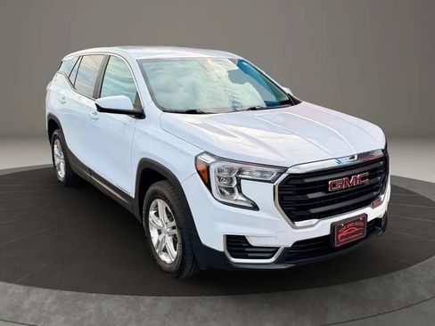 Used 2022 GMC Terrain SLE image 3