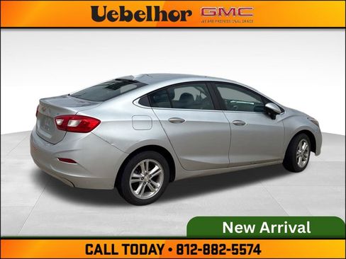 Used 2016 Chevrolet Cruze LT FWD image 3