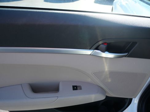 Used 2020 Hyundai Elantra SE w/ Convenience Package (C2) image 24