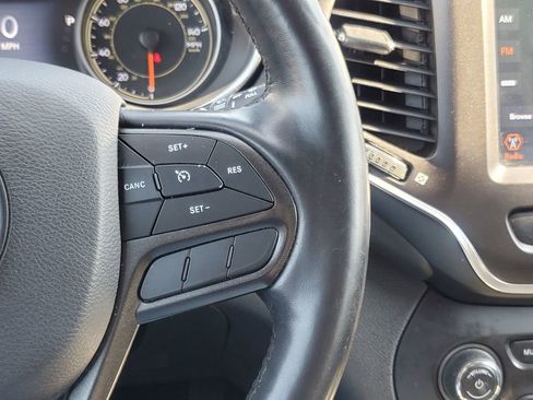 Used 2020 Jeep Cherokee Trailhawk w/ Cold Weather Group AWD/4WD image 16