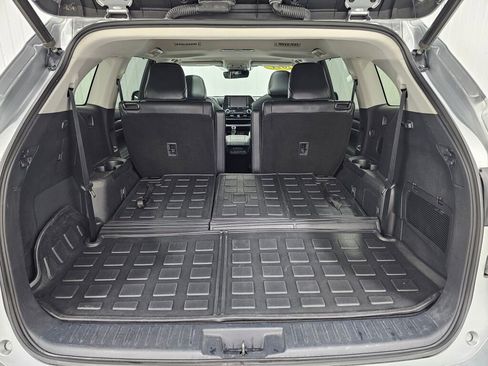 Used 2021 Toyota Highlander Limited image 7