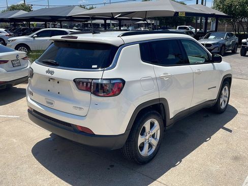 Used 2021 Jeep Compass Latitude w/ Convenience Group FWD image 3