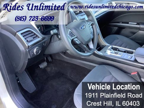 Used 2017 Ford Fusion SE FWD image 10