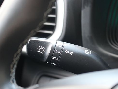Used 2025 Hyundai Venue SEL FWD image 20