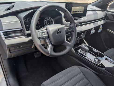 New 2026 Mitsubishi Outlander LE FWD image 11