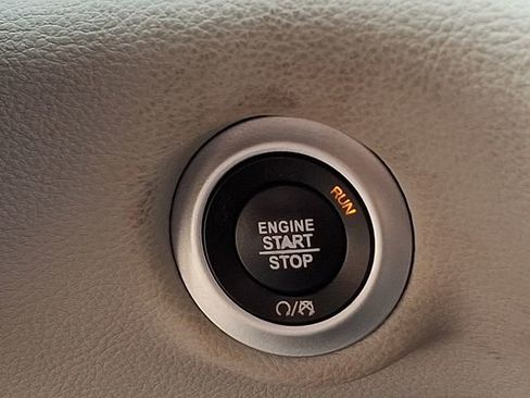 Used 2020 Chrysler Pacifica Limited w/ Tire & Wheel Group image 24