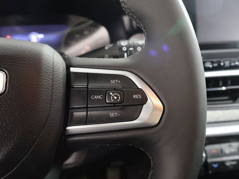 Used 2025 Jeep Compass Latitude AWD/4WD image 41