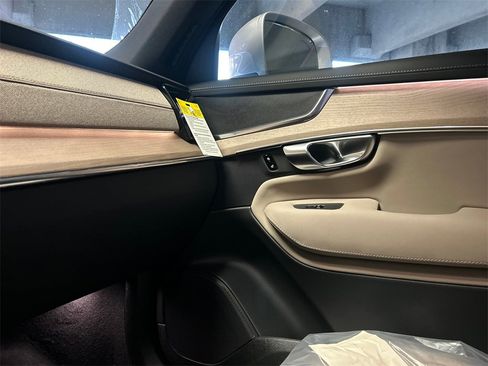 New 2026 Volvo XC90 B6 Core image 21