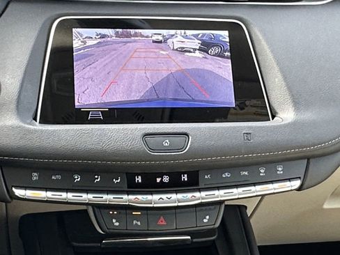 Used 2019 Cadillac XT4 Luxury w/ Cold Weather Package FWD image 16