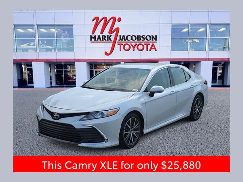 Used 2024 Toyota Camry XLE image 1