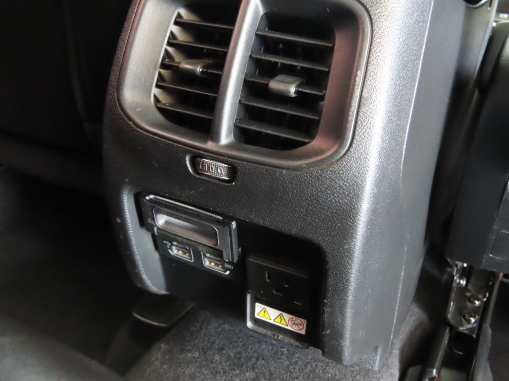 Used 2019 Jeep Cherokee Latitude Plus AWD/4WD image 32