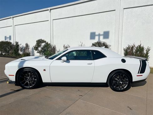 Used 2022 Dodge Challenger R/T Scat Pack w/ Scat Pack Stripe image 4