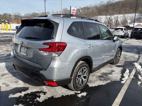 Used 2019 Subaru Forester Premium image 5