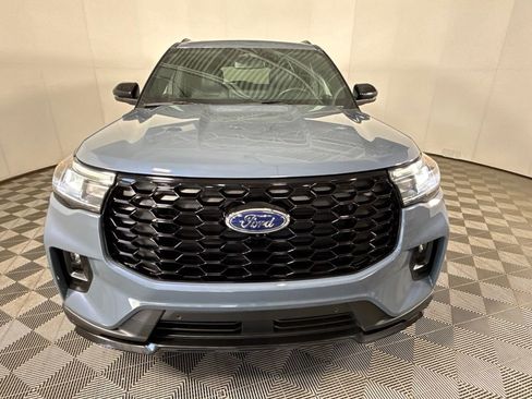 Used 2025 Ford Explorer ST-Line w/ Premium Package AWD/4WD image 4