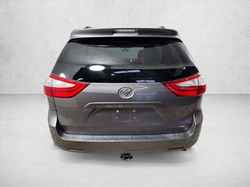 Used 2015 Toyota Sienna LE FWD image 4