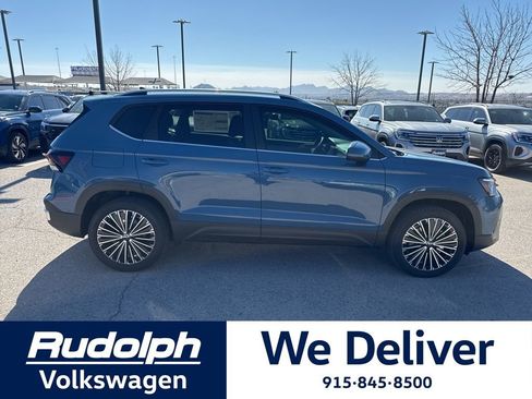 New 2026 Volkswagen Taos SE FWD image 6